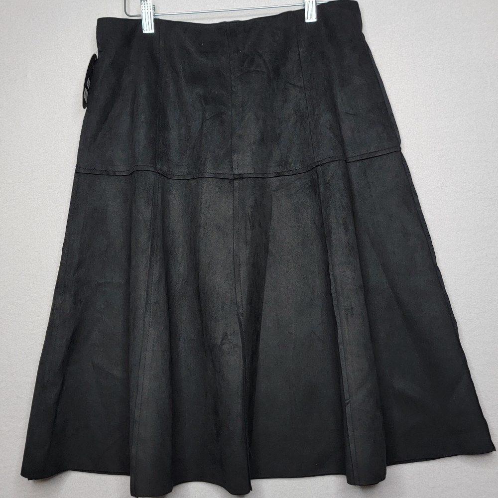 Elegant Black Faux Suede Skirt SIZE‎ L